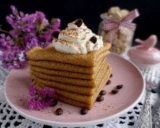 Блины кофейные со взбитыми сливками