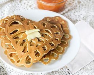 Блины на кефире с кипятком тонкие ажурные