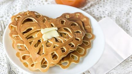 Блины на кефире с кипятком тонкие ажурные