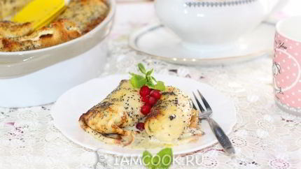 Блины с творогом в сметанно-маковой заливке