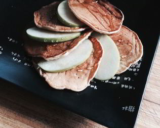 Медово-яблочные панкейки