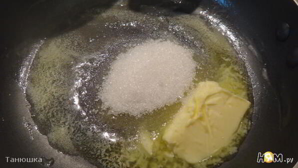 миндальные блины с карамелизированными яблоками