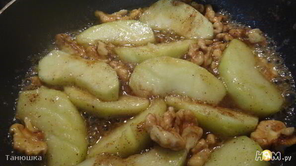 миндальные блины с карамелизированными яблоками