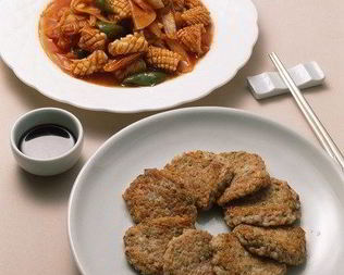 Печеночные блинчики с овощами