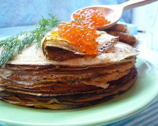 Ржаные блины на простокваше с красной икрой