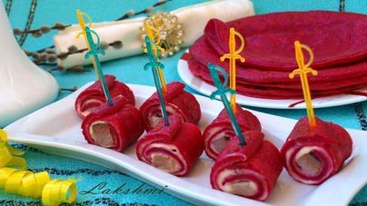 Закусочные свекольные блинчики с сельдью