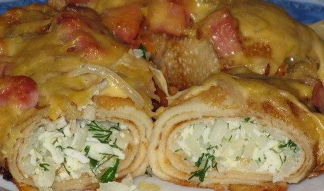 Запеченные блины с рисом, ветчиной, яйцами и сыром