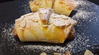 Апельсиновые круассаны с марципановой начинкой