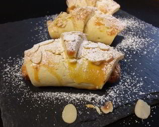 Апельсиновые круассаны с марципановой начинкой