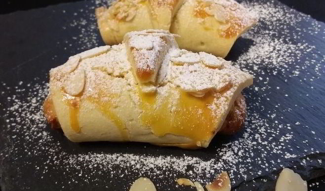 Апельсиновые круассаны с марципановой начинкой