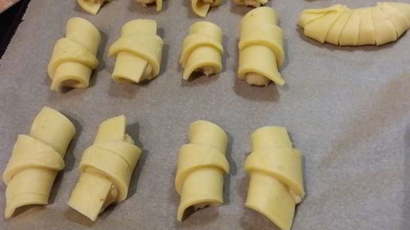 апельсиновые круассаны с марципановой начинкой