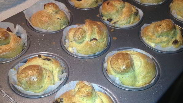 ароматные булочки с изюмом