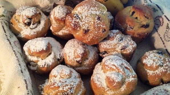 ароматные булочки с изюмом