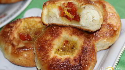 Ароматные булочки с курагой и кардамоном