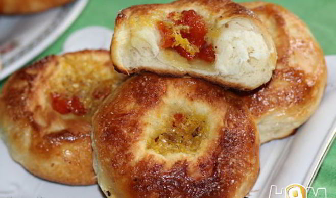 Ароматные булочки с курагой и кардамоном