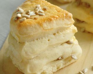 Булочки — башенки из дрожжевого теста на воде без яиц