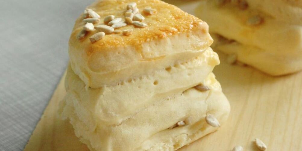 Рецепт булочки — башенки из дрожжевого теста на воде без яиц