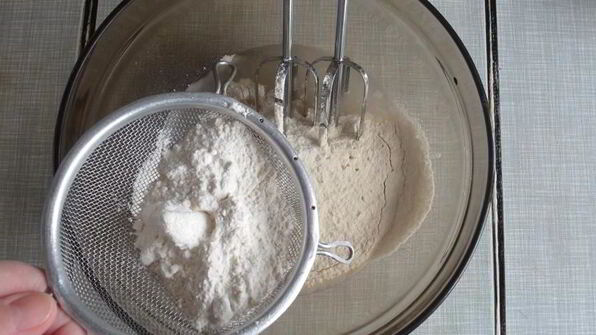 булочки — башенки из дрожжевого теста на воде без яиц