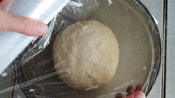 булочки — башенки из дрожжевого теста на воде без яиц