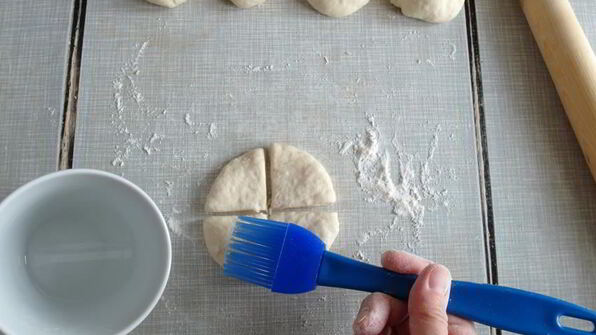 булочки — башенки из дрожжевого теста на воде без яиц