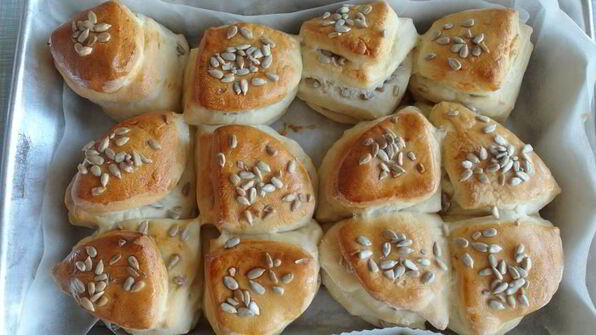 булочки — башенки из дрожжевого теста на воде без яиц