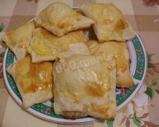 Булочки из слоеного дрожжевого теста с сахаром