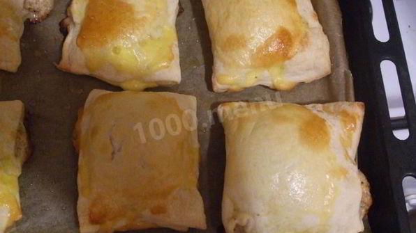 булочки из слоеного дрожжевого теста с сахаром