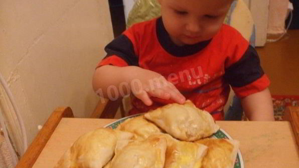 булочки из слоеного дрожжевого теста с сахаром