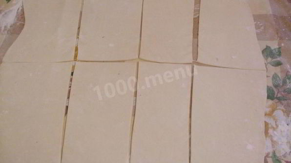 булочки из слоеного дрожжевого теста с сахаром