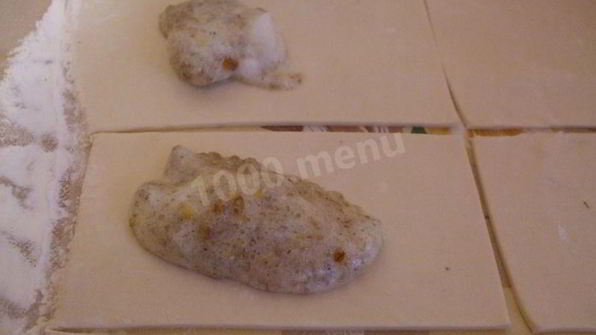 булочки из слоеного дрожжевого теста с сахаром