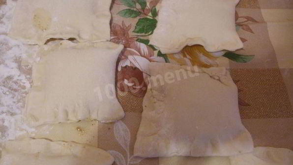 булочки из слоеного дрожжевого теста с сахаром