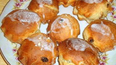 Булочки с изюмом из дрожжевого теста
