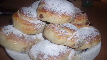 Булочки с изюмом