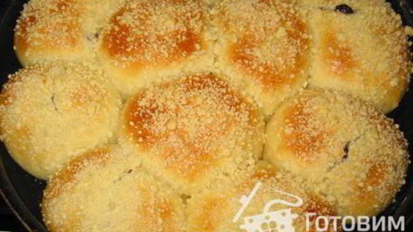 булочки с наполнителем и посыпкой