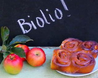 Булочки с яблочной начинкой