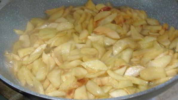 булочки с яблочной начинкой