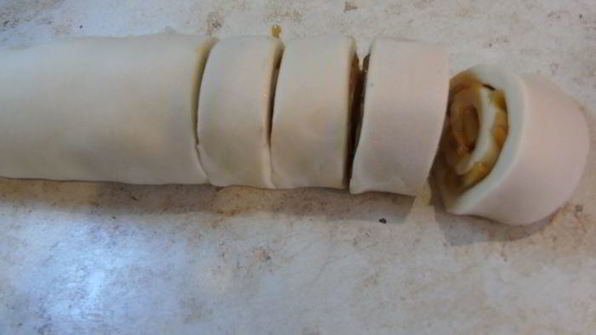 булочки с яблочной начинкой