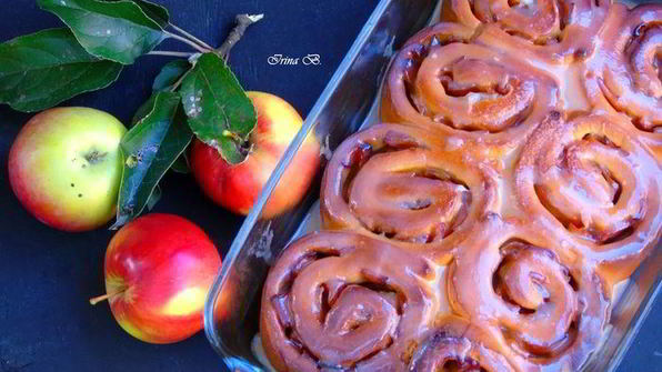 булочки с яблочной начинкой