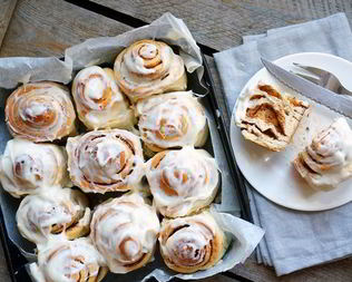 Булочки Синнабон в сырной глазури