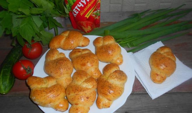 Чесночно-томатные булочки