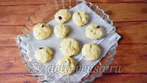 дрожжевые булочки с изюмом