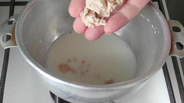 дрожжевые булочки с корицей и сухофруктами на кефире