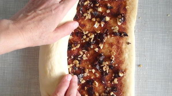 дрожжевые булочки с корицей и сухофруктами на кефире