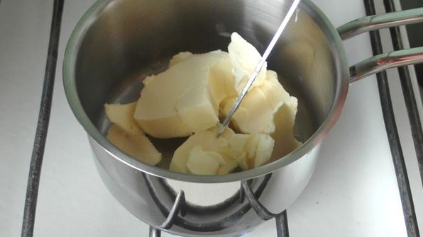 дрожжевые булочки с корицей и сухофруктами на кефире