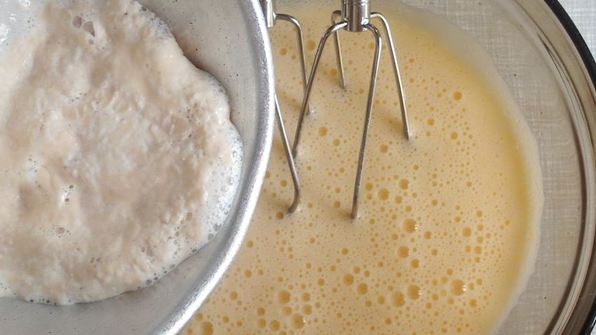 дрожжевые булочки с корицей и сухофруктами на кефире