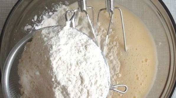 дрожжевые булочки с корицей и сухофруктами на кефире