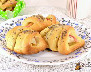 Дрожжевые булочки с яблоками