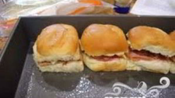 горячие булочки с ветчиной и сыром