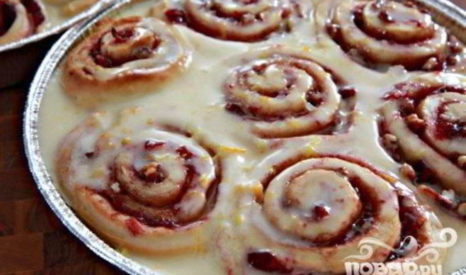 Клюквенные булочки с апельсиновой глазурью