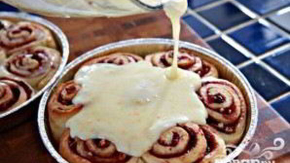 клюквенные булочки с апельсиновой глазурью